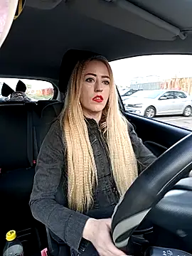 Snapshot of DeeA_Blondy chatting on October 24, 5:37 am DeeA Blondy online show from October 24, 5:37 am