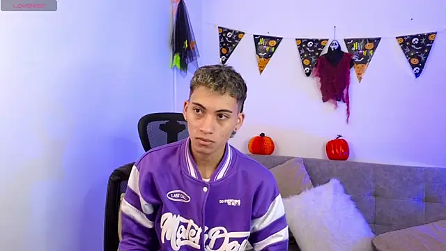 yulian vasquez online show from October 29, 12:18 pm