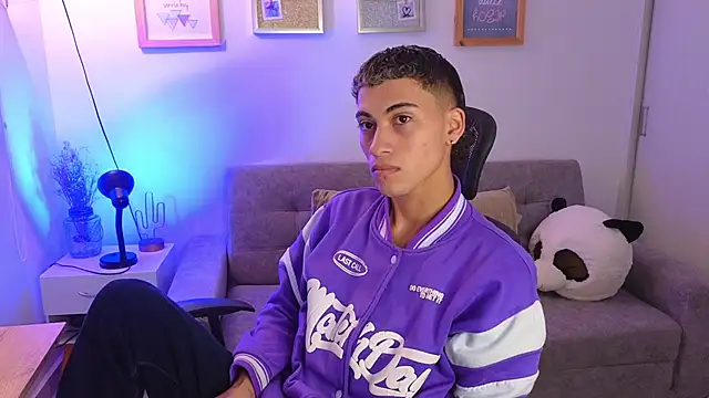 yulian vasquez online show from November 24, 12:16 pm