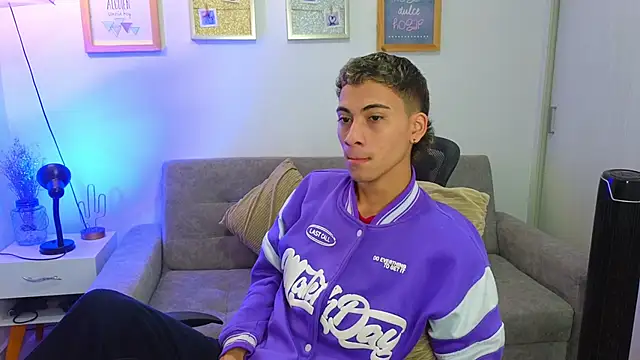 yulian vasquez online show from November 28, 12:30 pm