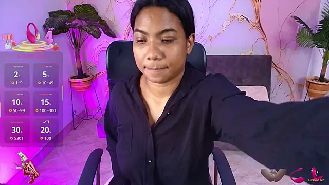 Snapshot of sharlottxl chatting on September 23, 2:25 am sharlottxl online show from September 23, 2:25 am