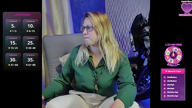 Snapshot of Lola69fleur chatting on October 7, 6:10 am Lola69fleur online show from October 7, 6:10 am