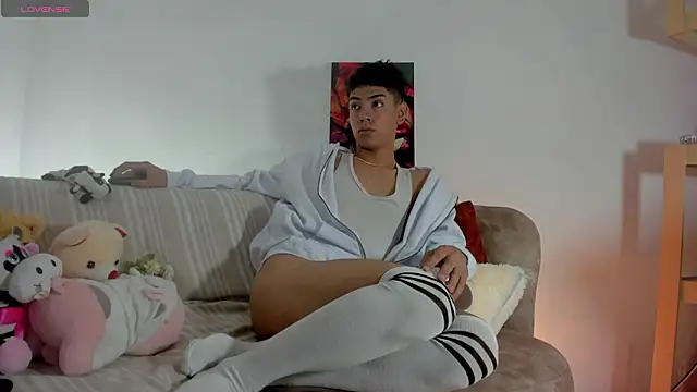 LoganTwink18 online show from March 4, 12:33 pm