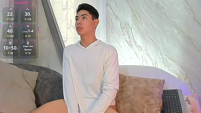 LoganTwink18 online show from March 23, 1:37 pm