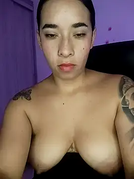 Snapshot of Valenn_fernandez chatting on June 25, 5:12 am Valenn fernandez online show from June 25, 5:12 am