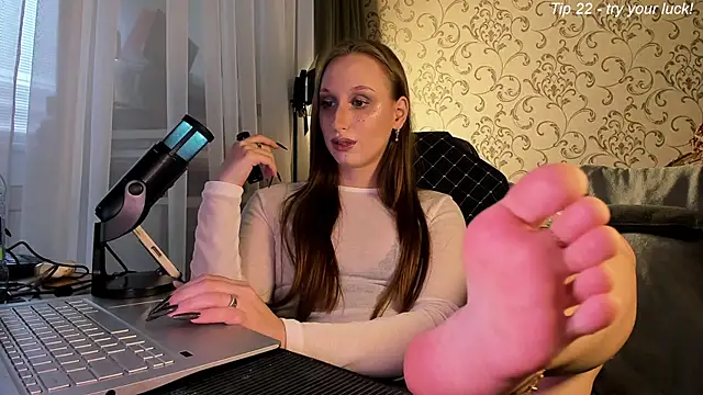 DarcySiren online show from April 24, 8:39 am