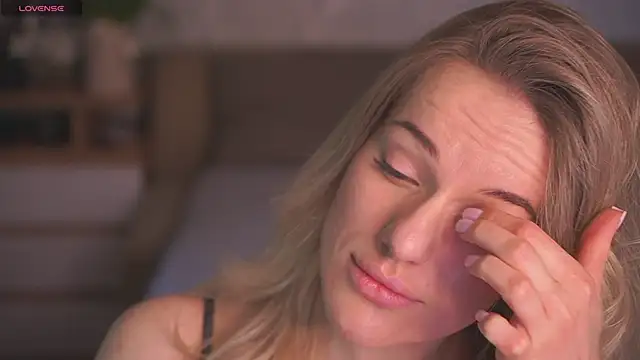 Vanille Mystery online show from April 22, 7:44 am