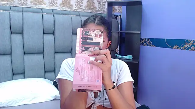 Snapshot of EMMA_ROGGER chatting on September 20, 7:26 pm EMMA ROGGER online show from September 20, 7:26 pm