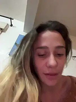 Snapshot of blond-96 chatting on November 7, 2:44 am blond-96 online show from November 7, 2:44 am