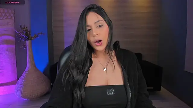 AmbarJames  online show from December 17, 12:00 pm