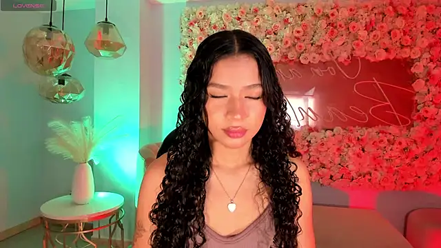 Snapshot of SophieHouston_ chatting on September 30, 2:27 am SophieHouston  online show from September 30, 2:27 am