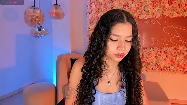 Snapshot of SophieHouston_ chatting on October 3, 4:31 am SophieHouston  online show from October 3, 4:31 am