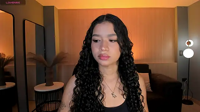 Snapshot of SophieHouston_ chatting on October 4, 4:10 am SophieHouston  online show from October 4, 4:10 am