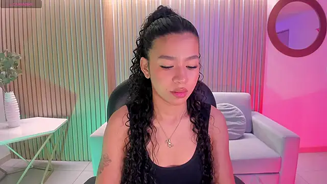 Snapshot of SophieHouston_ chatting on October 7, 4:20 am SophieHouston  online show from October 7, 4:20 am