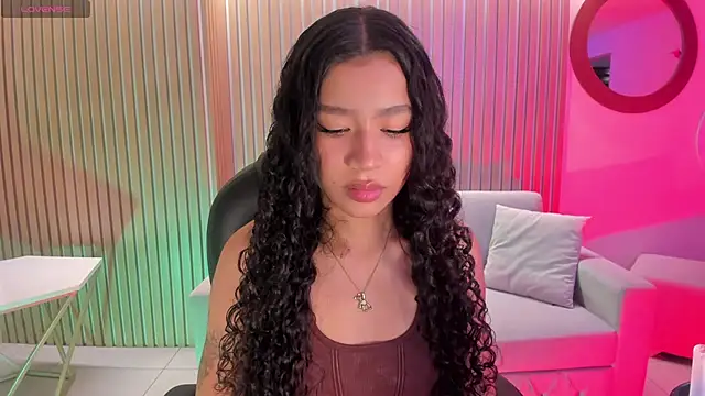 Snapshot of SophieHouston_ chatting on October 8, 3:37 am SophieHouston  online show from October 8, 3:37 am