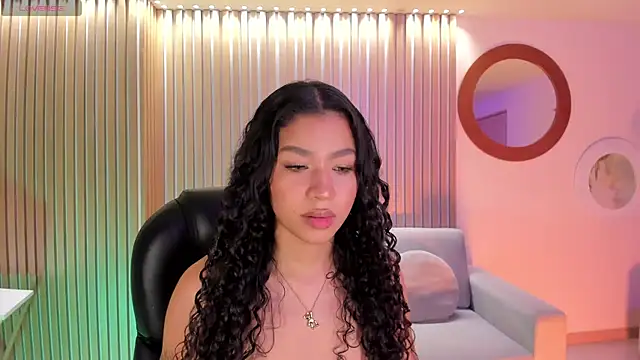 Snapshot of SophieHouston_ chatting on October 11, 5:39 am SophieHouston  online show from October 11, 5:39 am