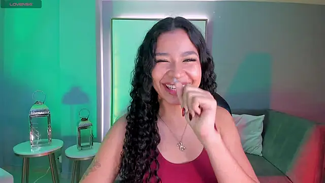 Snapshot of SophieHouston_ chatting on October 14, 4:35 am SophieHouston  online show from October 14, 4:35 am