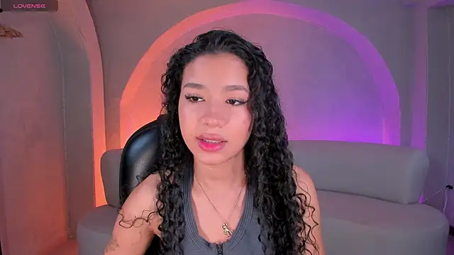 Snapshot of SophieHouston_ chatting on October 17, 4:37 am SophieHouston  online show from October 17, 4:37 am