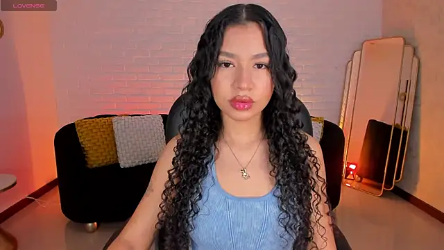 Snapshot of SophieHouston_ chatting on October 20, 6:03 am SophieHouston  online show from October 20, 6:03 am