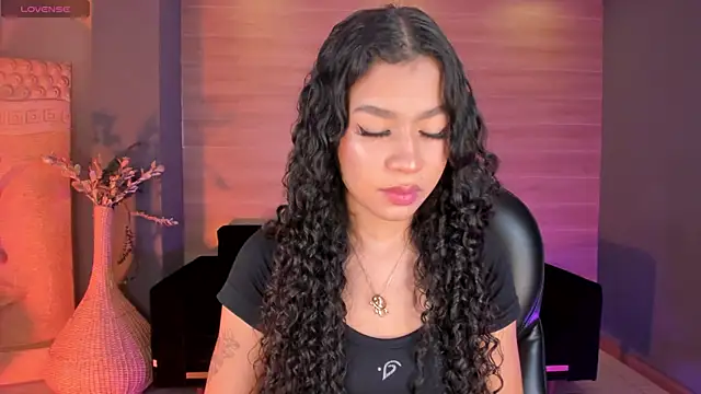 Snapshot of SophieHouston_ chatting on October 21, 4:13 am SophieHouston  online show from October 21, 4:13 am