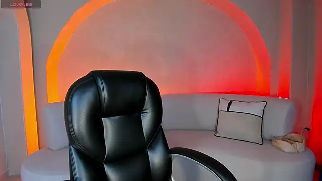 Snapshot of SophieHouston_ chatting on October 25, 4:53 am SophieHouston  online show from October 25, 4:53 am