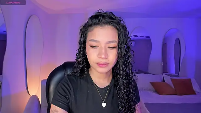 Snapshot of SophieHouston_ chatting on October 26, 4:07 am SophieHouston  online show from October 26, 4:07 am