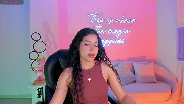 Snapshot of SophieHouston_ chatting on November 22, 3:49 am SophieHouston online show from November 22, 3:49 am