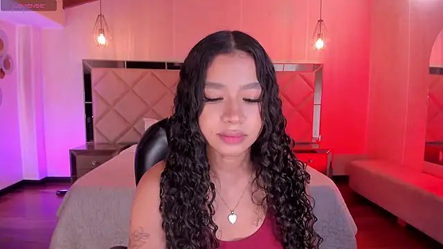 Snapshot of SophieHouston_ chatting on December 15, 5:44 am SophieHouston online show from December 15, 5:44 am