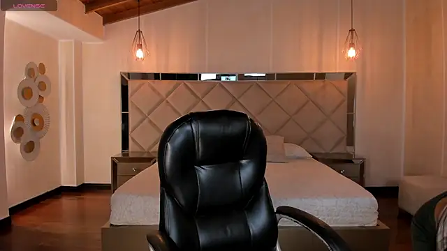 SophieHouston  online show from April 23, 3:08 am