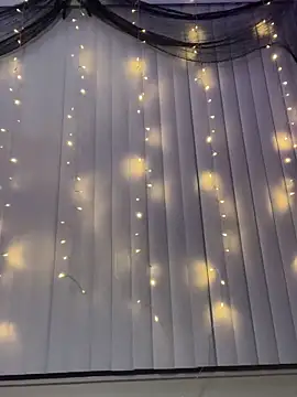 Snapshot of moan4mona chatting on September 14, 4:22 am moan4mona online show from September 14, 4:22 am