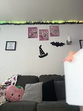 Snapshot of moan4mona chatting on November 1, 9:39 pm moan4mona online show from November 1, 9:39 pm