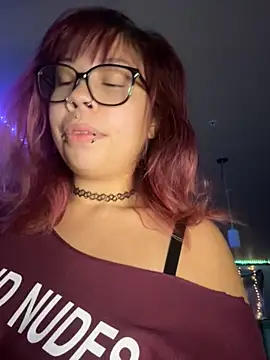 Snapshot of moan4mona chatting on November 5, 2:44 am moan4mona online show from November 5, 2:44 am