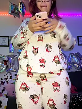 Snapshot of moan4mona chatting on November 22, 1:15 am moan4mona online show from November 22, 1:15 am