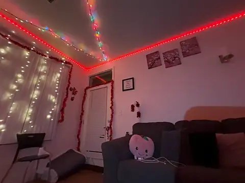 Snapshot of moan4mona chatting on December 1, 2:05 am moan4mona online show from December 1, 2:05 am