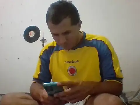 santiii   12 online show from February 5, 6:12 pm