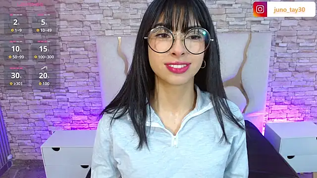 juno tay online show from November 4, 11:42 am