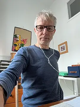 SexyLeon8 online show from December 17, 9:04 am