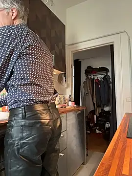 SexyLeon8 online show from April 20, 8:06 am