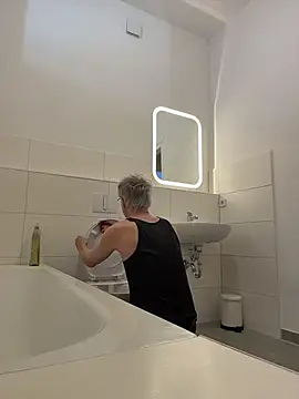 SexyLeon8 online show from April 22, 4:08 pm