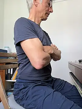 SexyLeon8 online show from June 17, 6:49 am
