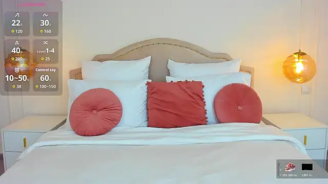 Snapshot of MilaMour chatting on October 27, 8:24 pm MilaMour online show from October 27, 8:24 pm