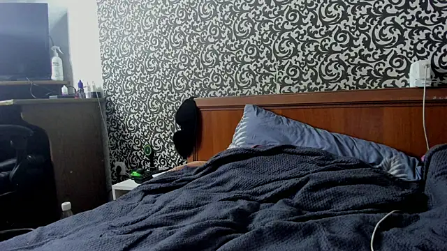 romiosabrino online show from March 31, 4:07 pm