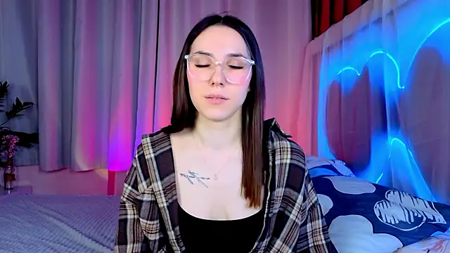 -CindyLou online show from February 3, 6:40 am