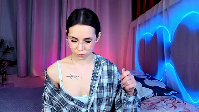 -CindyLou online show from February 4, 5:24 am