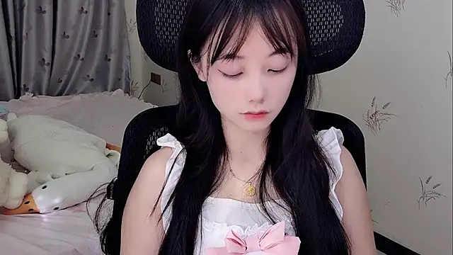 Snapshot of puppy-999 chatting on June 6, 11:48 am puppy-999 online show from June 6, 11:48 am