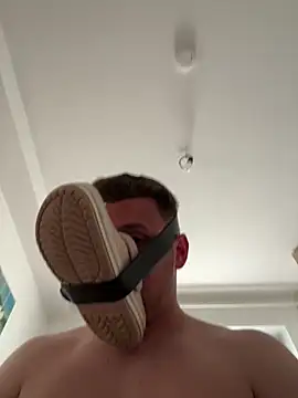 rubber oliver online show from April 22, 5:25 pm