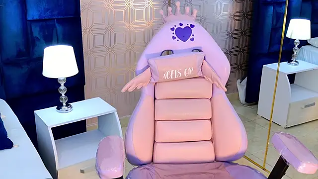 Becca Grims online show from November 29, 3:42 am