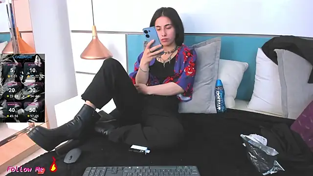 Ashkoreh online show from February 6, 6:44 pm