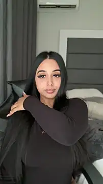 LilMisIndianx online show from April 12, 1:05 pm