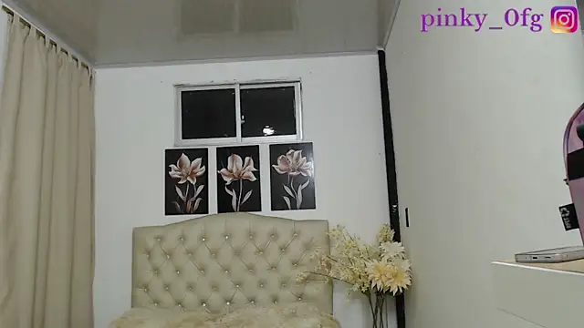 pinky f00x online show from September 20, 2:23 am